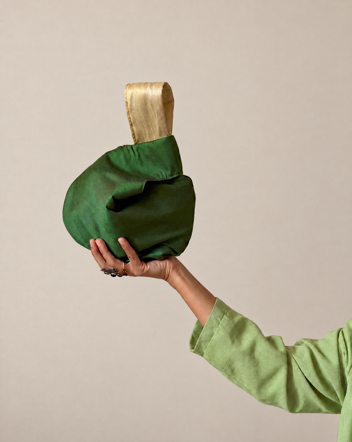 Piropo Reversible Knot Bag Verde & Pearl