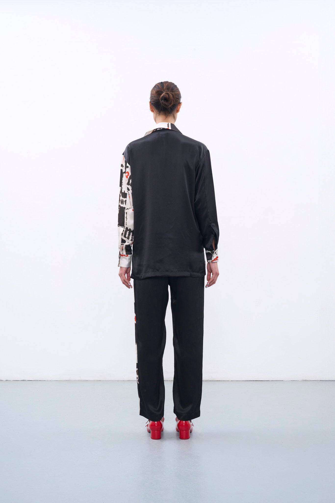 SUAVE BLACK SILK LONG SLEEVE SHIRT