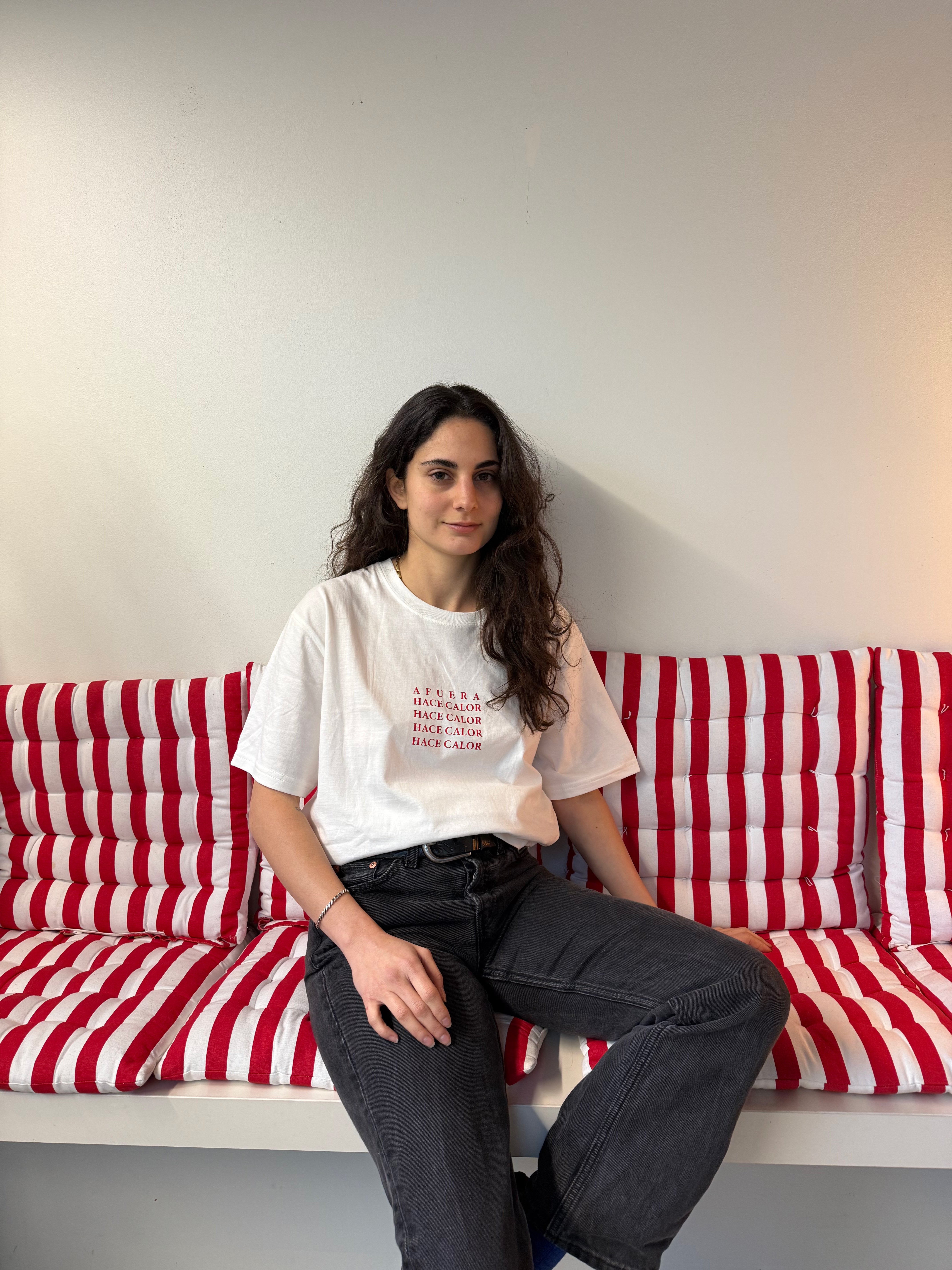 AFUERA HACE CALOR T-SHIRT WHITE