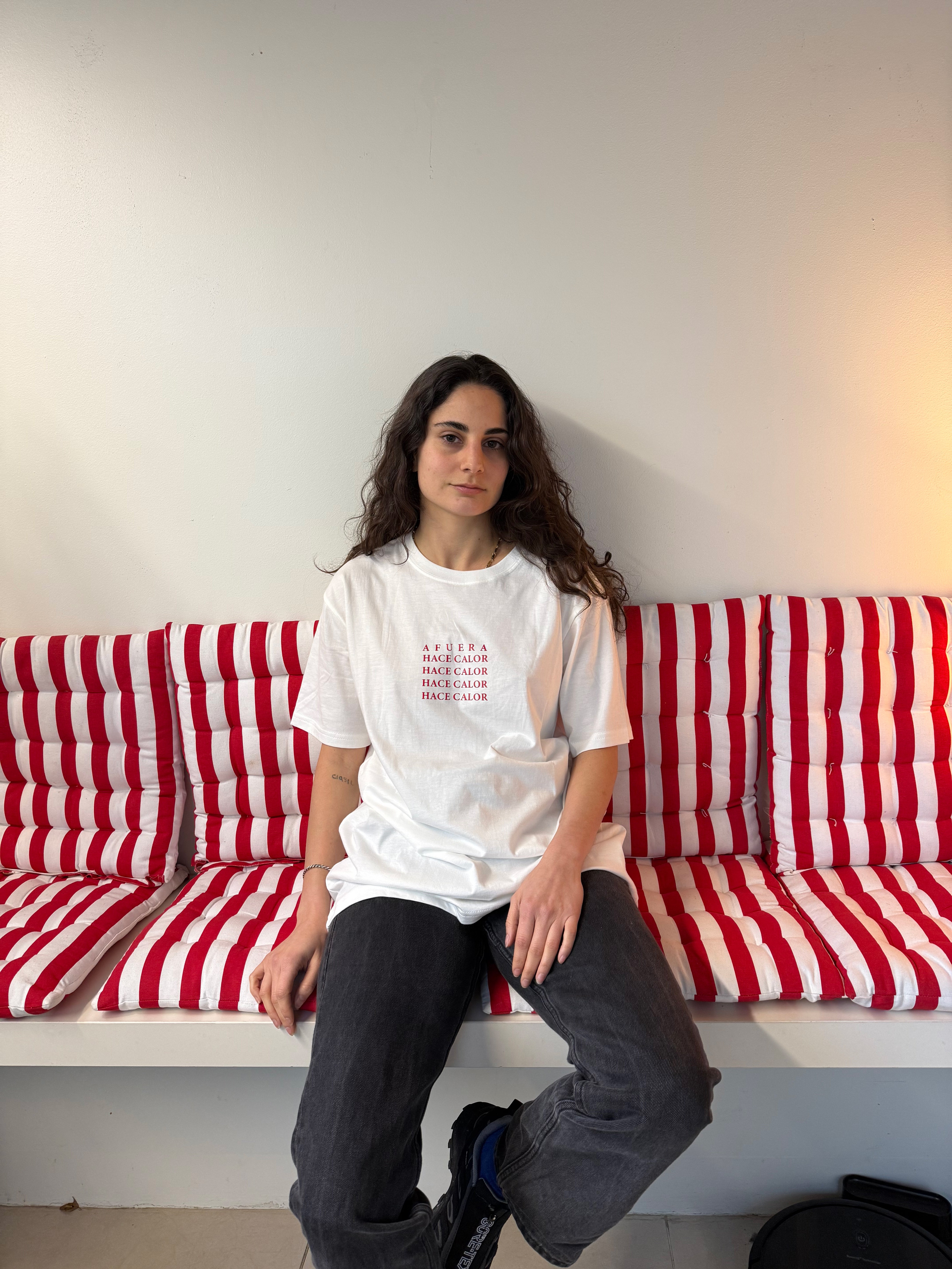 AFUERA HACE CALOR T-SHIRT WHITE