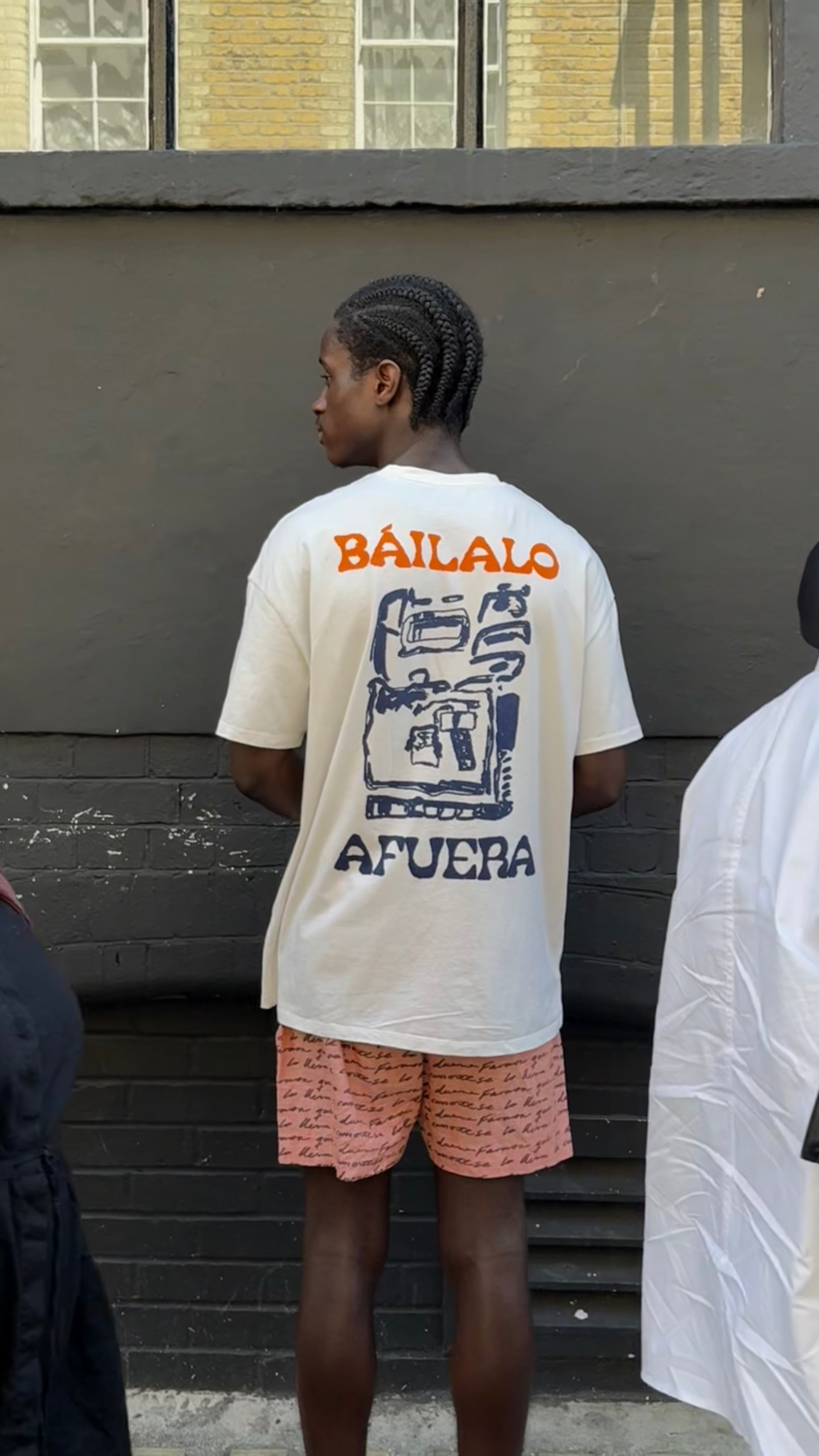 Báilalo Afuera T- Shirt
