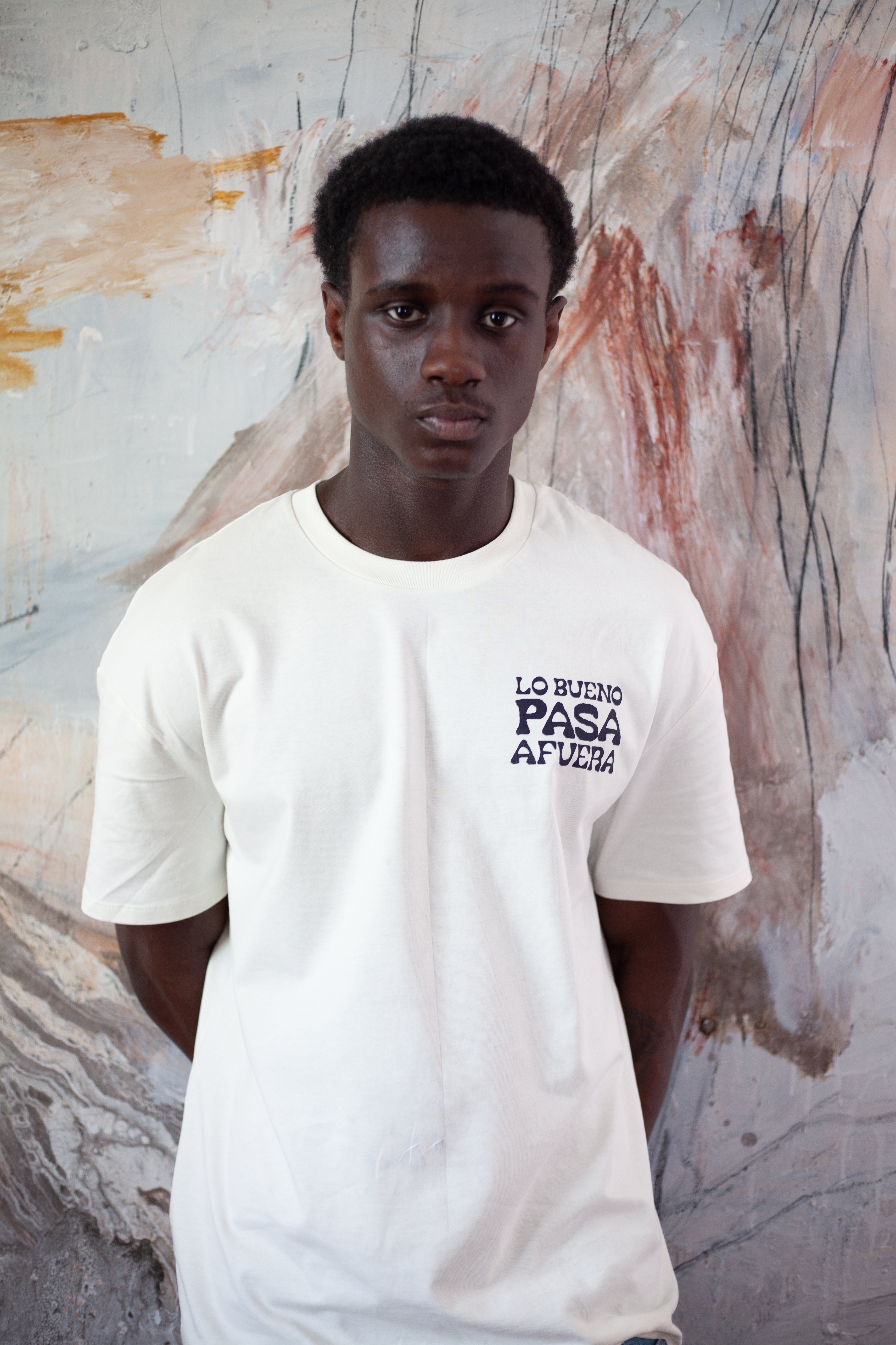 LO BUENO PASA AFUERA T-SHIRT OFF WHITE